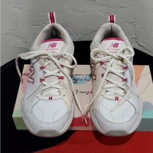 New Balance 608 V4 Womens Shoes
Sneakers Pink White Size 8.5